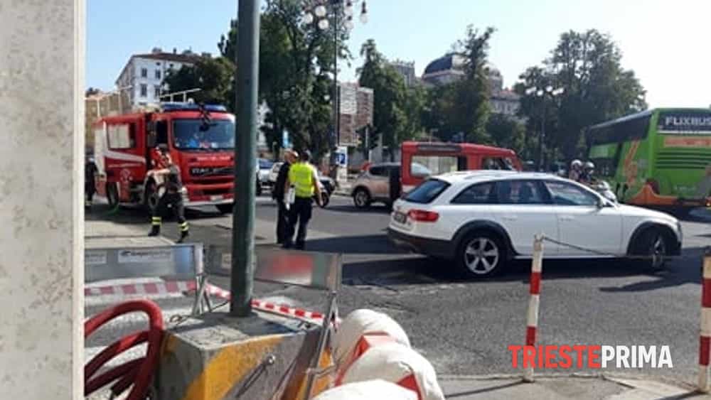 Traffico in tilt in stazione, incidente tra una macchina e i Vigili del ...